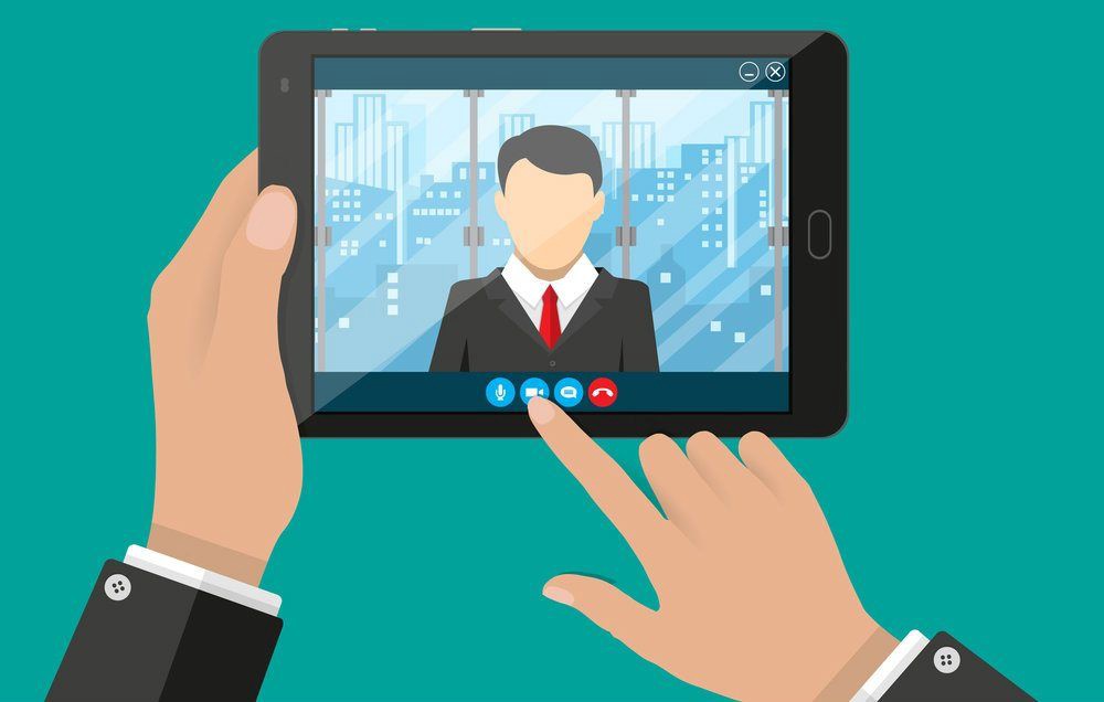 advogado-tela-tablet-videoconferencia